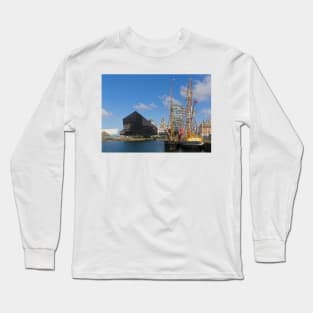 The Liverpool Waterfront, England, UK Long Sleeve T-Shirt